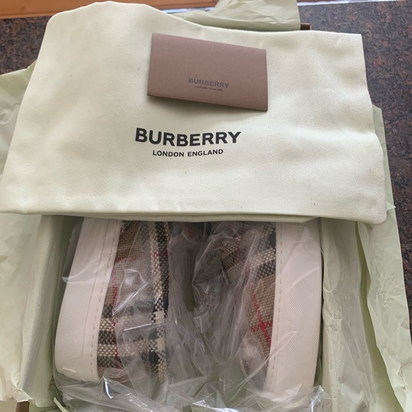 Burberry slide on sneakers - Picture 3 of 5